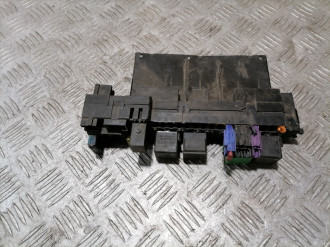 Блок предохранителей салонный S 220