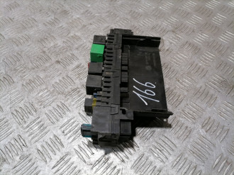 Блок предохранителей салонный S 220