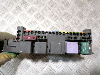 Блок предохранителей моторный S 220