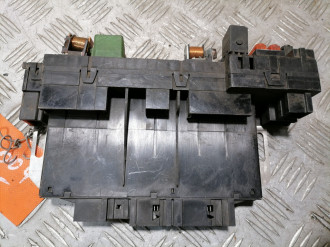 Блок предохранителей салонный S 220