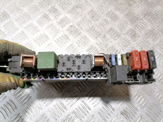 Блок предохранителей салонный S 220