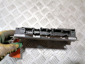 Блок предохранителей салонный S 220