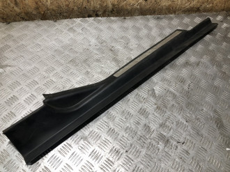 Накладка порога внутренняя передняя правая C 203