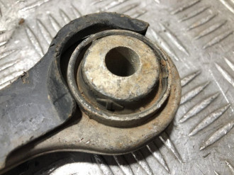 Рычаг задний нижний правый S 221