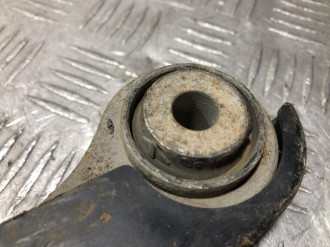 Рычаг задний нижний левый S 221