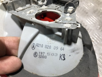 Фонарь задний внутренний левый E 210