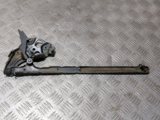 Петля капота правая Clk 208