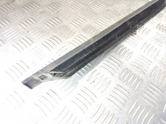 Накладка стекла заднего правого S 221