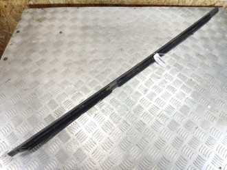 Накладка стекла заднего правого S 221