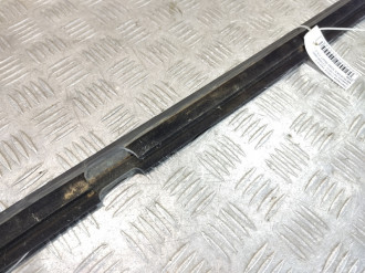 Накладка стекла заднего правого S 221