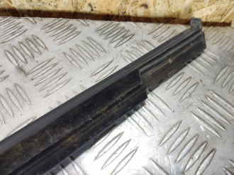 Накладка стекла заднего правого S 221