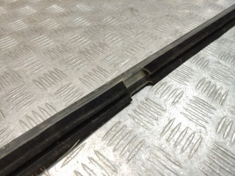 Накладка стекла заднего правого S 221