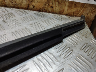 Накладка стекла заднего правого S 221