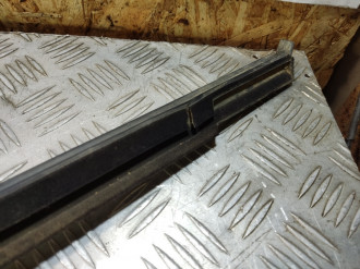 Накладка стекла заднего правого S 221