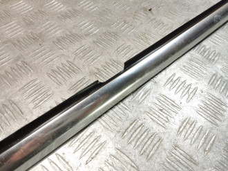 Накладка стекла заднего правого S 221