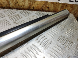 Накладка стекла заднего правого S 221