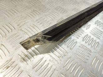 Накладка стекла заднего правого S 221