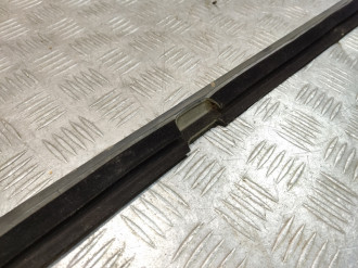 Накладка стекла заднего правого S 221