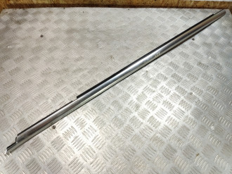 Накладка стекла переднего правого S 221