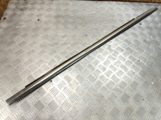 Накладка стекла переднего левого S 221