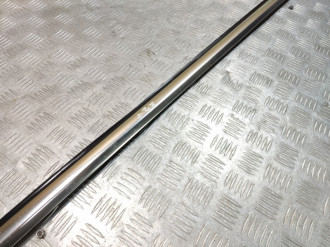 Накладка стекла переднего левого S 221