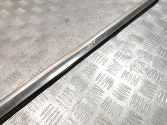 Накладка стекла переднего правого S 221