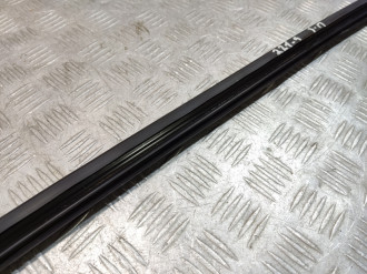 Уплотнитель стекла двери зад. правый S 221