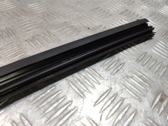 Уплотнитель стекла двери зад. правый S 221