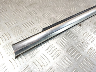 Накладка стекла заднего левого S 221