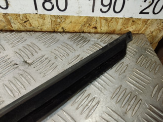 Накладка стекла заднего левого S 221