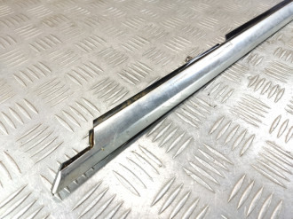 Накладка стекла переднего правого S 221