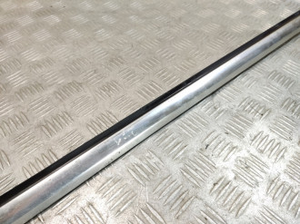 Накладка стекла переднего правого S 221