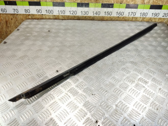 Накладка стекла переднего правого S 221