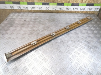 Молдинг двери передней левой E 210