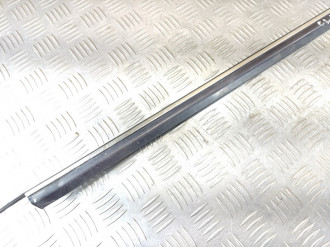 Молдинг стекла двери правой передней Clk 208