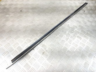 Молдинг стекла двери правой передней Clk 208