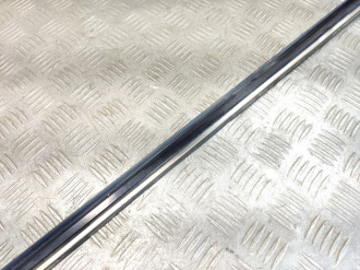 Молдинг стекла двери правой передней Clk 208