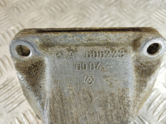 Кронштейн двигателя G 463