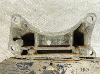 Кронштейн глушителя E 210