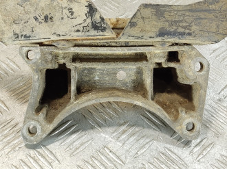 Кронштейн глушителя E 210