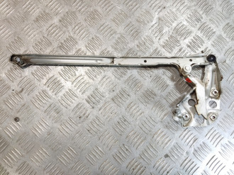 Петля капота правая E 210