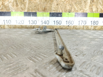 Петля капота левая E 210