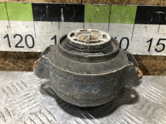 Опора двигателя левая E 124