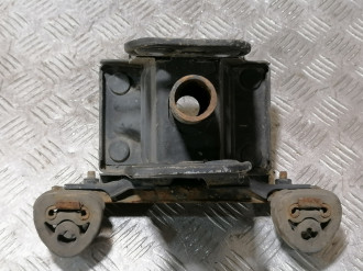 Кронштейн усилителя заднего бампера S 221