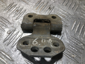 Петля двери передней левой верхняя E 124