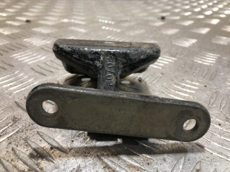 Петля двери задней правой нижняя S 221