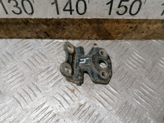 Петля двери передней правой верхняя E 210