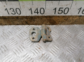 Петля двери передней правой верхняя E 210