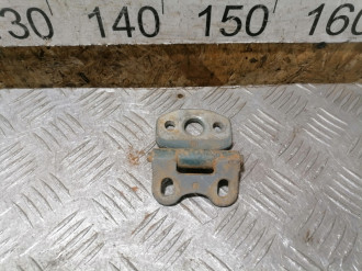 Петля двери передней правой верхняя E 210