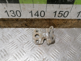 Петля двери передней левой верхняя E 210